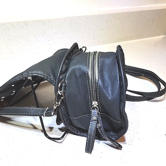 Crossbody 100% PU Leather. New no Tags - Picture 2 of 5